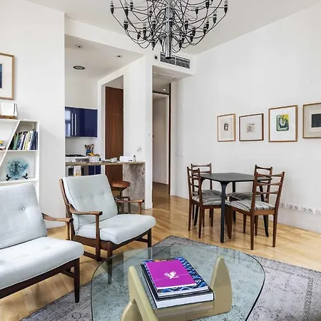 Italian Design In Principe Real Apartament